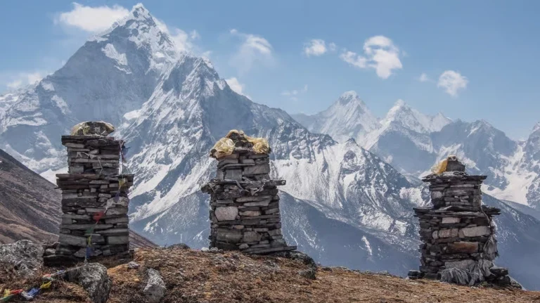thokla-pass-everest-memorial-nepal